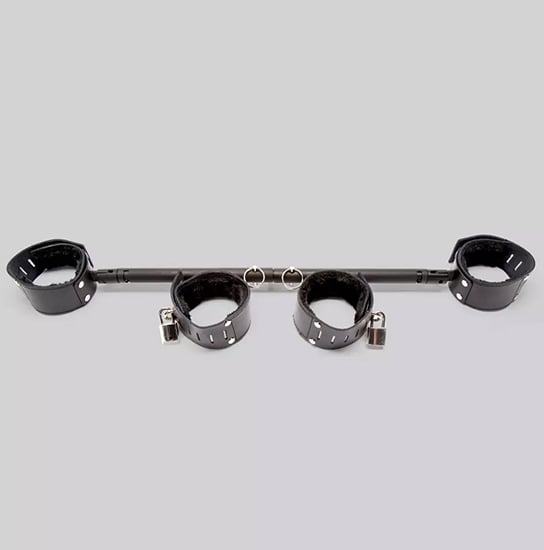 bondage boutique extreme expandable spreader bar with leather cuffs
